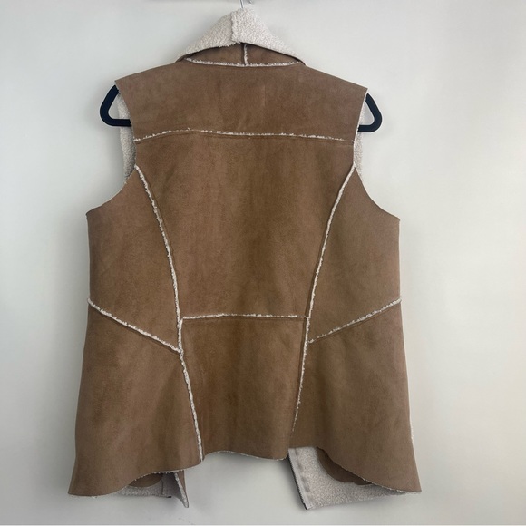 Cupcakes and Cashmere Vest Size Medium - Picture 5 of 6